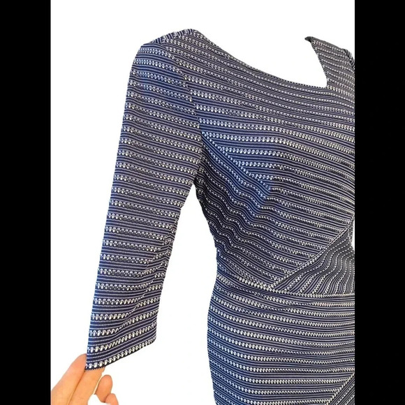 Kay Unger Dress Form Fitting Bandage Style - Picture 3 of 10
